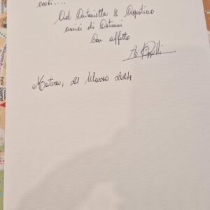 Antonio Pizzulli firma la sua opera ““La Rupe dell’Idris” 2019" e scrive una dedica affettuosa ai partecipanti del Tour Sassi di Matera.