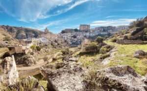 La Gravina di Ginosa, è una poesia di Pietro Tamburrano